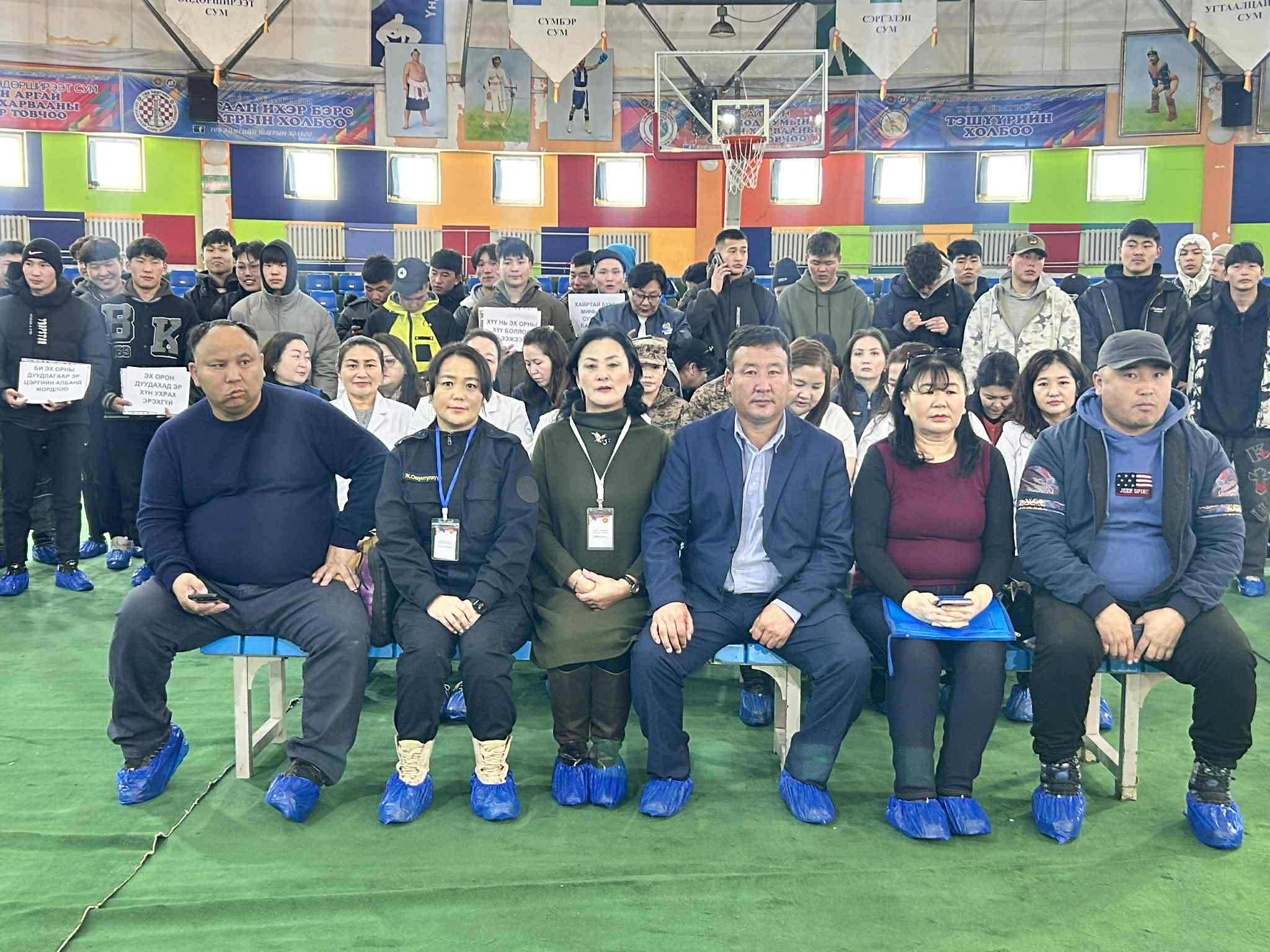 Цэрэгт явах залуусыг нарийн мэргэжлийн эмчийн үзлэгт хамруулж байна